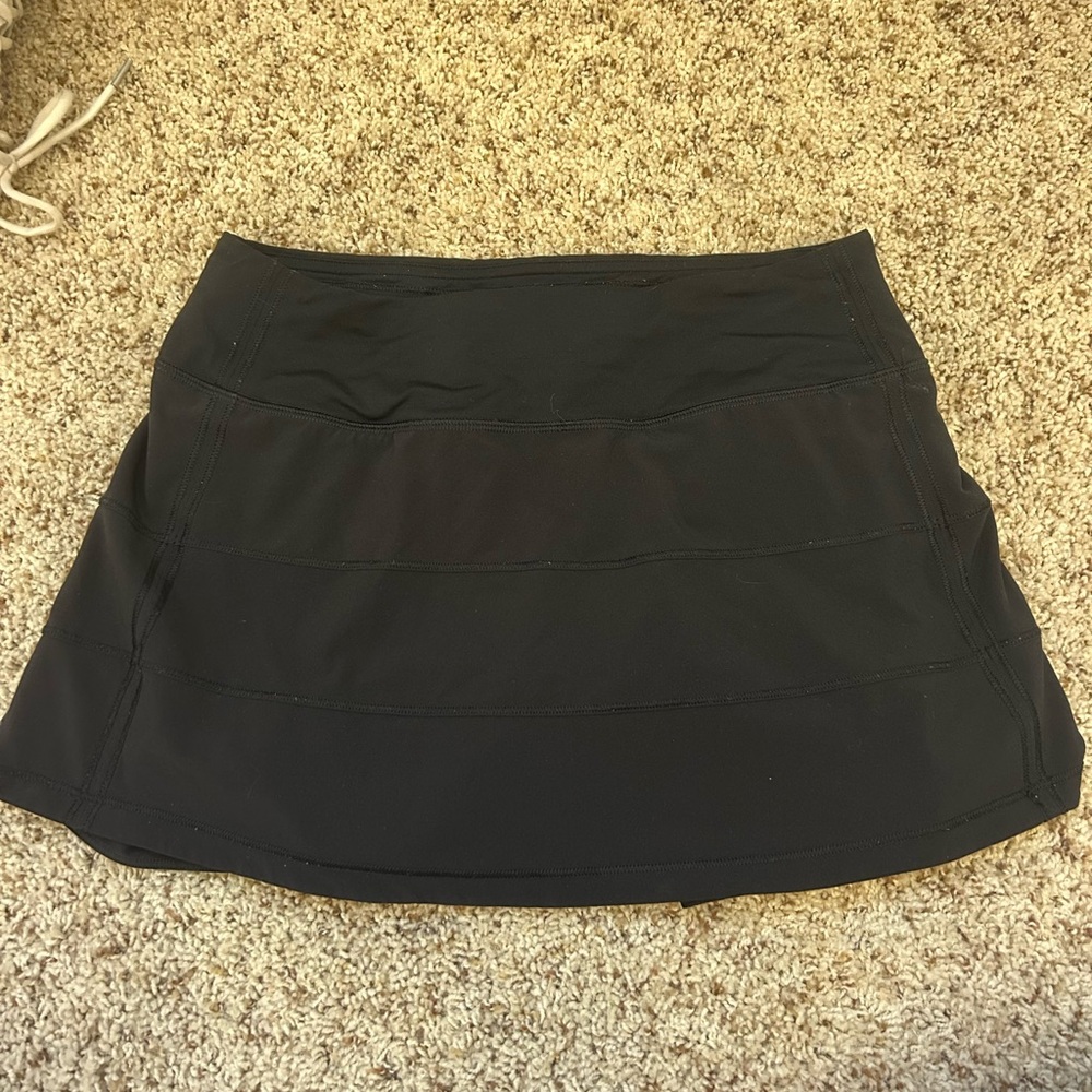 Lululemon size 4 black tennis skirt!
